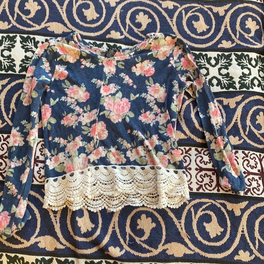 rue21 floral shirt with lace size small